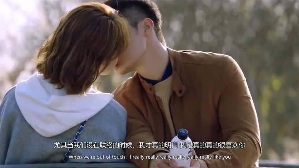 蔡徐坤机场皮衣造型释出，你觉得他的时尚感如何？